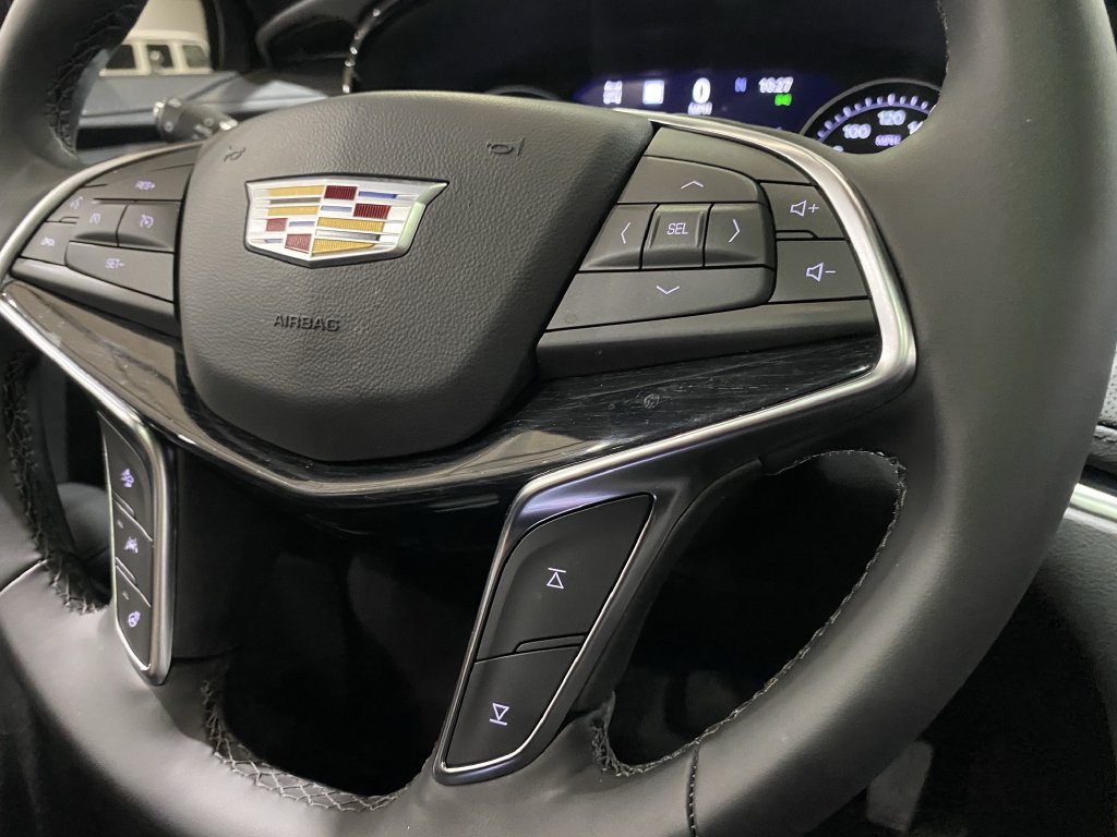 Used 2026 Cadillac XT5 Premium Luxury w/ Driver Assist Package AWD/4WD image 12