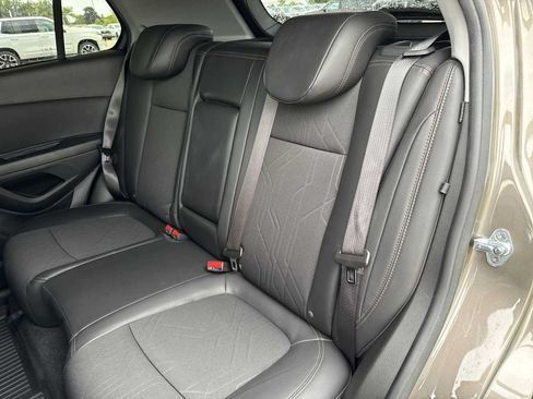 Certified 2020 Chevrolet Trax LT w/ LT Convenience Package FWD image 23