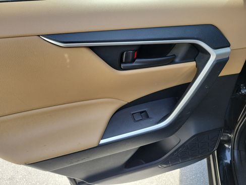 Used 2023 Toyota RAV4 LE image 12