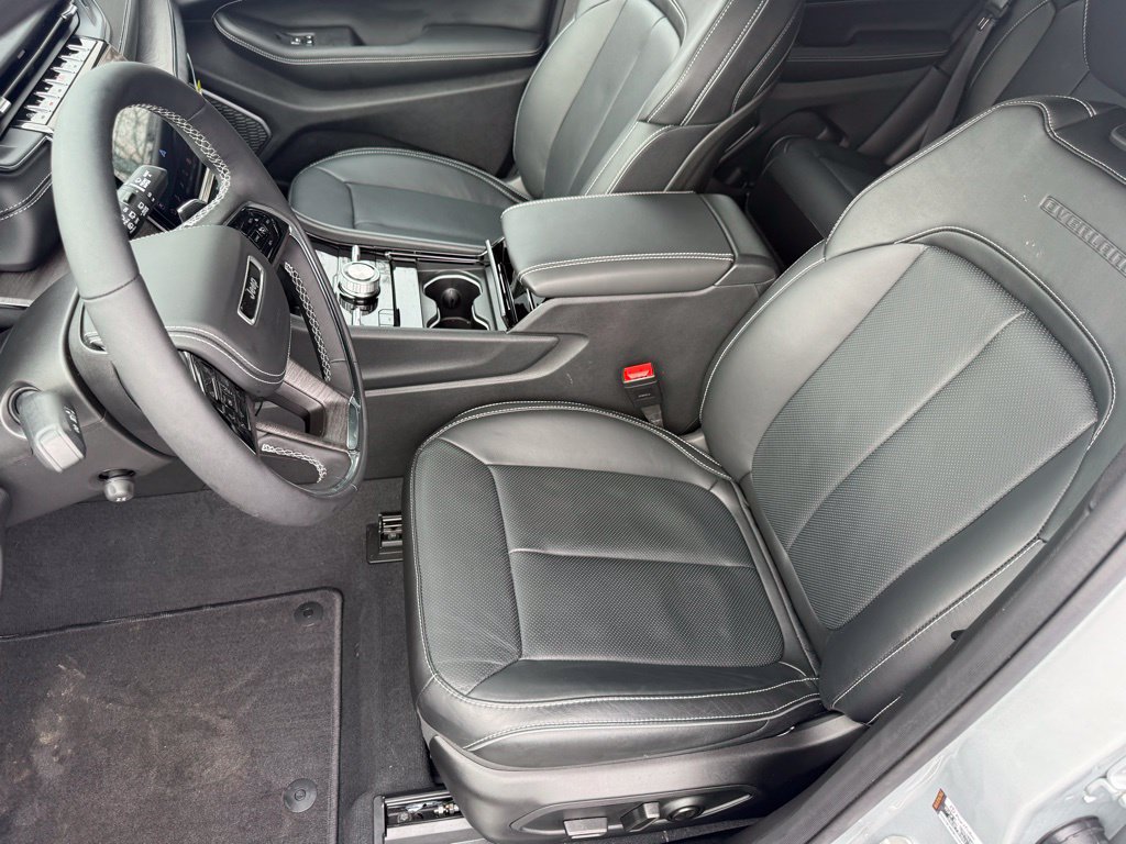 New 2025 Jeep Grand Cherokee Overland AWD/4WD image 31