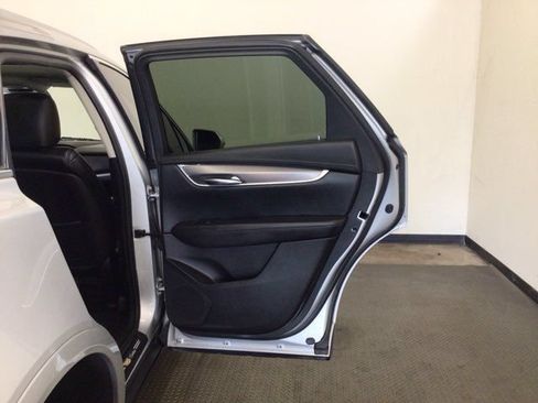 Used 2017 Cadillac XT5 Luxury w/ Driver Awareness Package AWD/4WD image 15