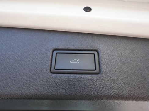 Used 2022 Volkswagen Tiguan SE w/ Panoramic Sunroof Package AWD/4WD image 48