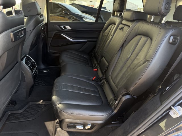 Used 2020 BMW X7 xDrive40i w/ Cold Weather Package AWD/4WD image 26