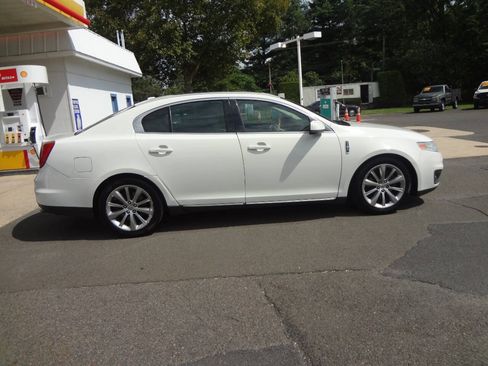Used 2010 Lincoln MKS AWD image 5