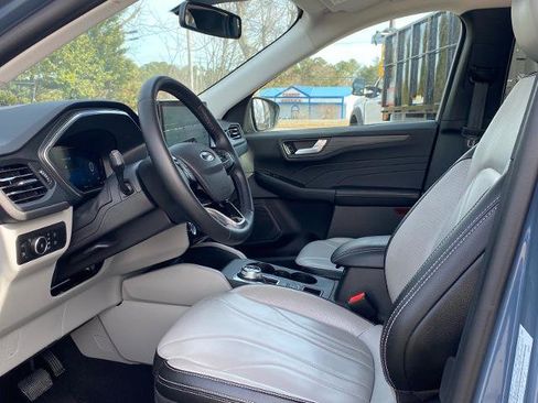 Certified 2025 Ford Escape Platinum w/ Premium Technology Package image 14