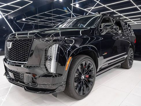 Used 2026 Cadillac Escalade V w/ LPO, ONYX Package image 8