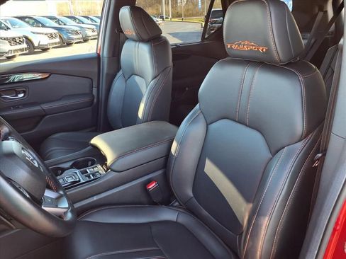 Used 2025 Honda Pilot TrailSport image 14