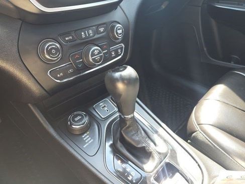 Certified 2019 Jeep Cherokee Latitude Plus AWD/4WD image 23