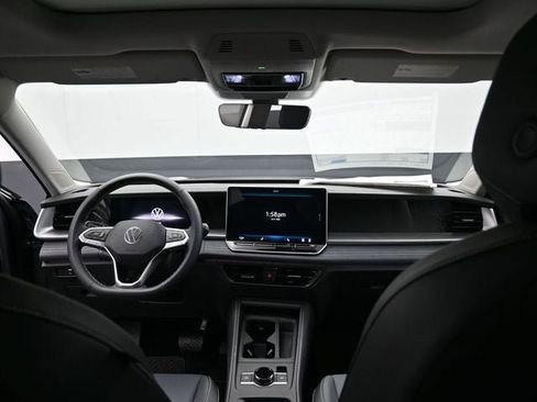 New 2026 Volkswagen Tiguan SE w/ Panoramic Sunroof Package image 10