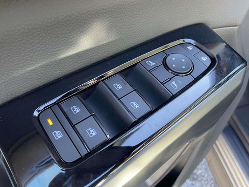 New 2026 Nissan Pathfinder SL image 14