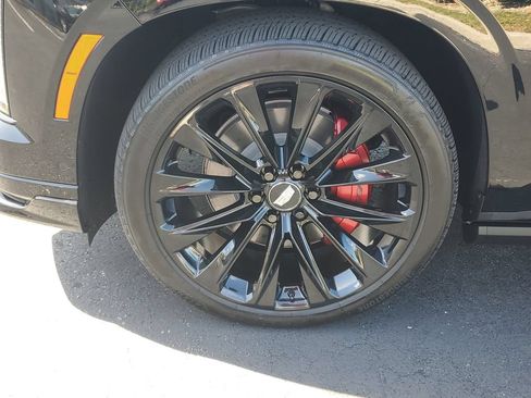 Certified 2025 Cadillac Escalade ESV V w/ LPO, ONYX Package AWD/4WD image 10