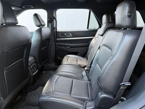 Used 2018 Ford Explorer XLT w/ Equipment Group 202A image 19