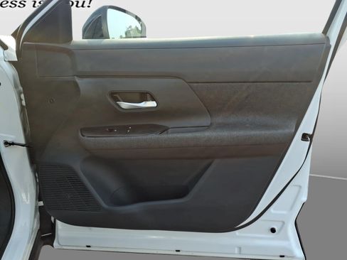 Certified 2025 Nissan Kicks SV AWD/4WD image 26
