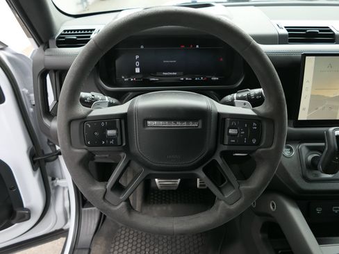 Used 2023 Land Rover Defender 110 V8 AWD/4WD image 18