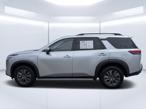 Used 2024 Nissan Pathfinder SV AWD/4WD image 8