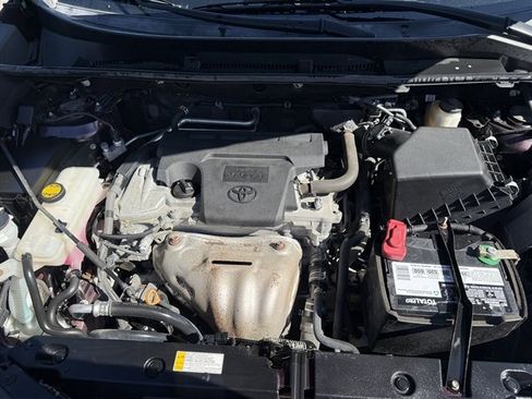 Used 2018 Toyota RAV4 XLE AWD/4WD image 6