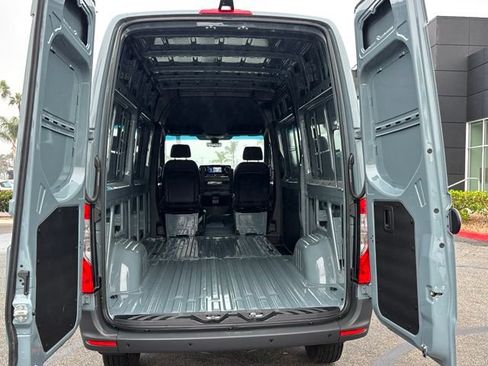 Used 2025 Mercedes-Benz Sprinter 2500 image 34