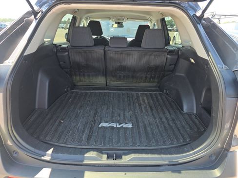 Used 2022 Toyota RAV4 LE FWD image 7