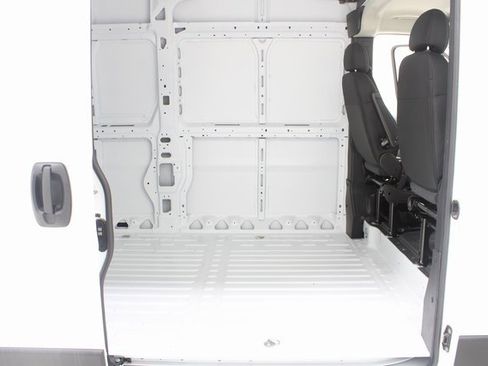 Used 2025 RAM ProMaster 2500 w/ Storage Group image 17