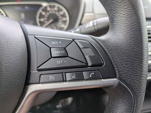 Used 2024 Nissan Altima 2.5 SV image 16