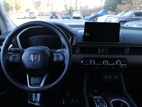 Certified 2025 Honda Pilot Elite image 17