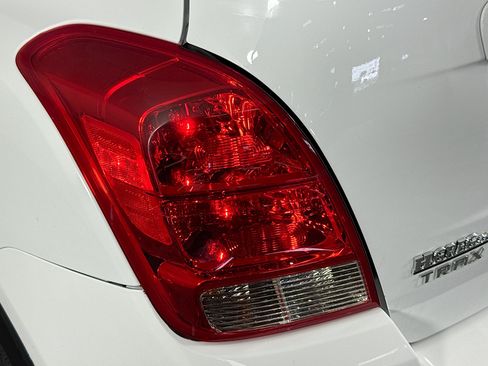 Used 2022 Chevrolet Trax LS w/ Tint and Cruise Package FWD image 34