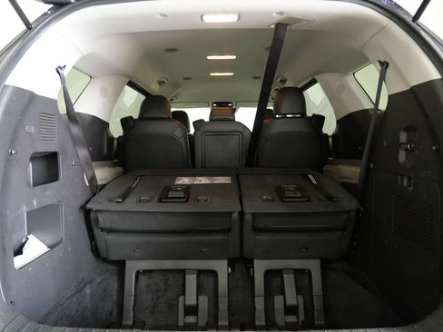 Used 2025 Kia Carnival FWD image 28