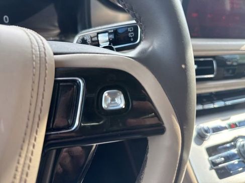 Used 2023 Lincoln Aviator AWD image 26
