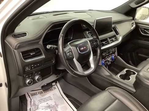 Used 2023 GMC Yukon XL SLT image 16