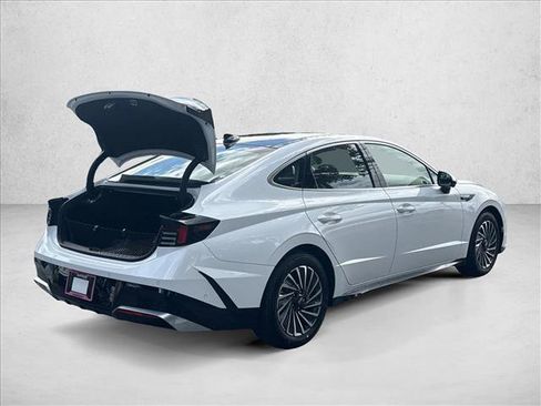 Certified 2025 Hyundai Sonata Limited FWD image 2