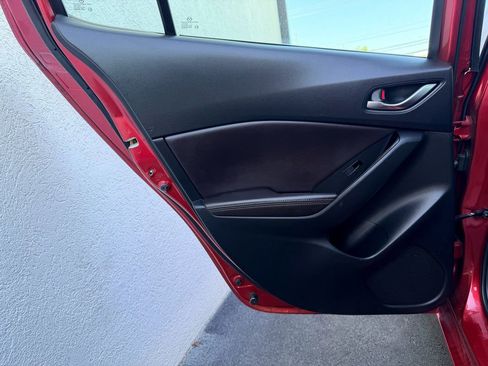 Used 2018 MAZDA MAZDA3 Touring FWD image 22