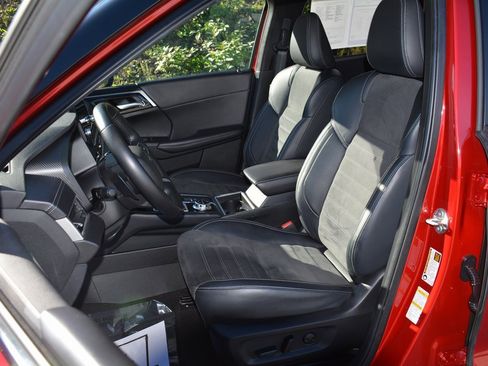 Used 2023 Mitsubishi Outlander SE image 9