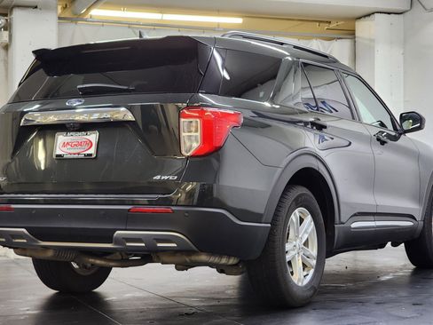 Used 2022 Ford Explorer XLT w/ Equipment Group 202A image 5
