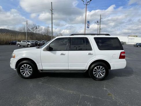 Used 2017 Ford Expedition XLT image 2