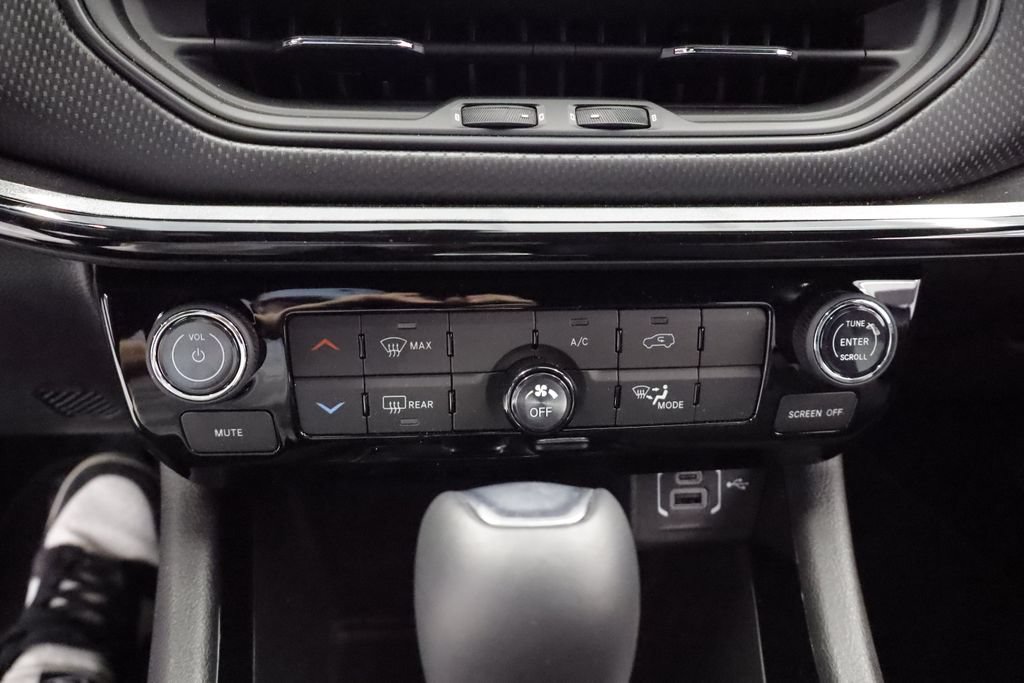 New 2026 Jeep Compass Latitude AWD/4WD image 22