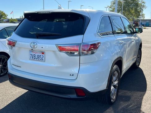Used 2014 Toyota Highlander Plus FWD image 4