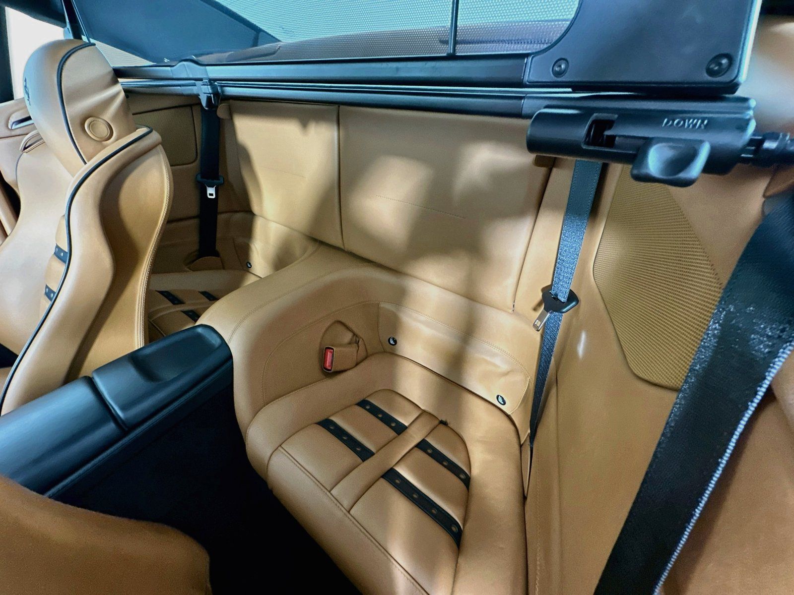 Used 2014 Ferrari California RWD image 37