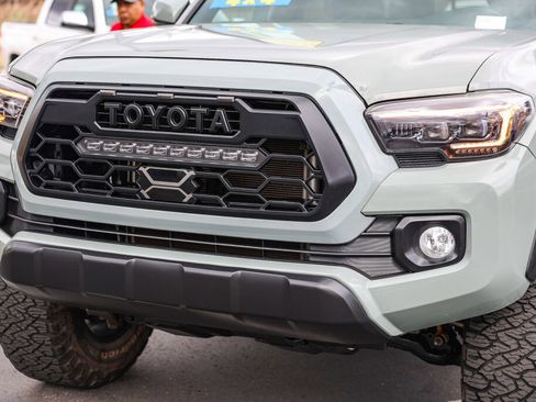 Used 2023 Toyota Tacoma TRD Off-Road AWD/4WD image 19
