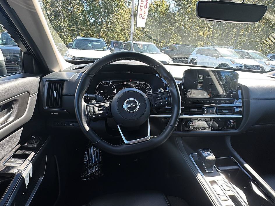 Certified 2025 Nissan Pathfinder SL FWD image 29