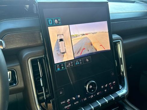 Used 2025 GMC Yukon Denali Ultimate AWD/4WD image 26