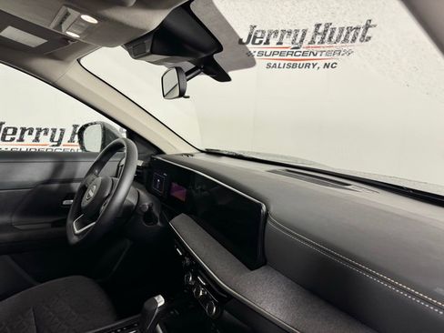 Used 2025 Nissan Kicks SV image 30