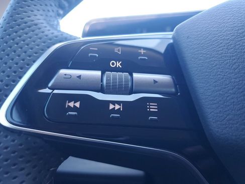 Used 2024 Nissan Ariya AWD image 31