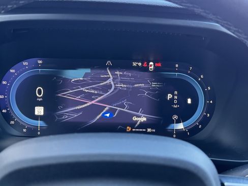 Used 2024 Volvo XC40 B5 Plus image 28