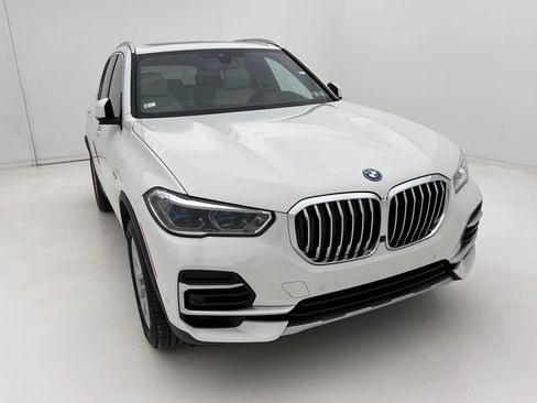 Certified 2023 BMW X5 xDrive45e w/ Executive Package image 3