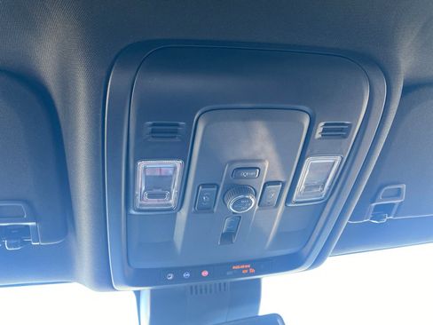 Used 2025 GMC Yukon XL Denali image 38