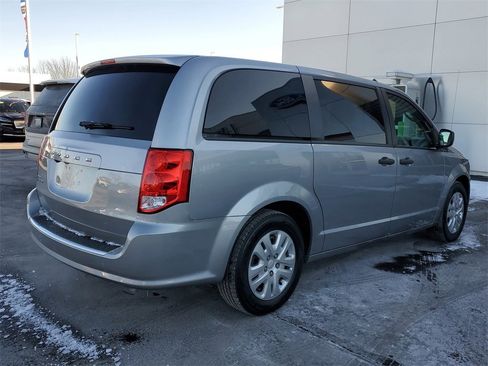 Used 2020 Dodge Grand Caravan SE image 5