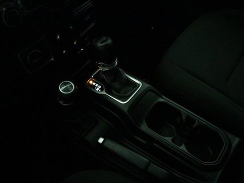 Used 2018 Jeep Wrangler Unlimited Sport image 29