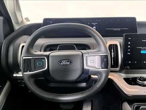 Used 2025 Ford Expedition Active AWD/4WD image 5