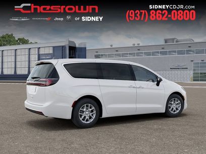 New 2027 Chrysler Pacifica Select w/ Family Tech Group