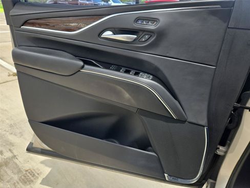 Used 2022 Cadillac Escalade Sport Platinum w/ Heavy-Duty Trailer Package AWD/4WD image 24